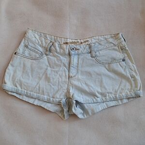 Arizona Jeans Low Rise Light Blue Wash Denim Shorts for Women / Juniors - Size 7